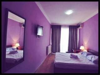 Отель Hotel Nina Тбилиси Улучшенный трехместный номер-3