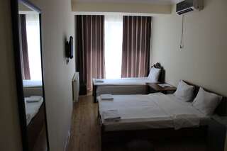 Отель Hotel Nina Тбилиси Улучшенный трехместный номер-4